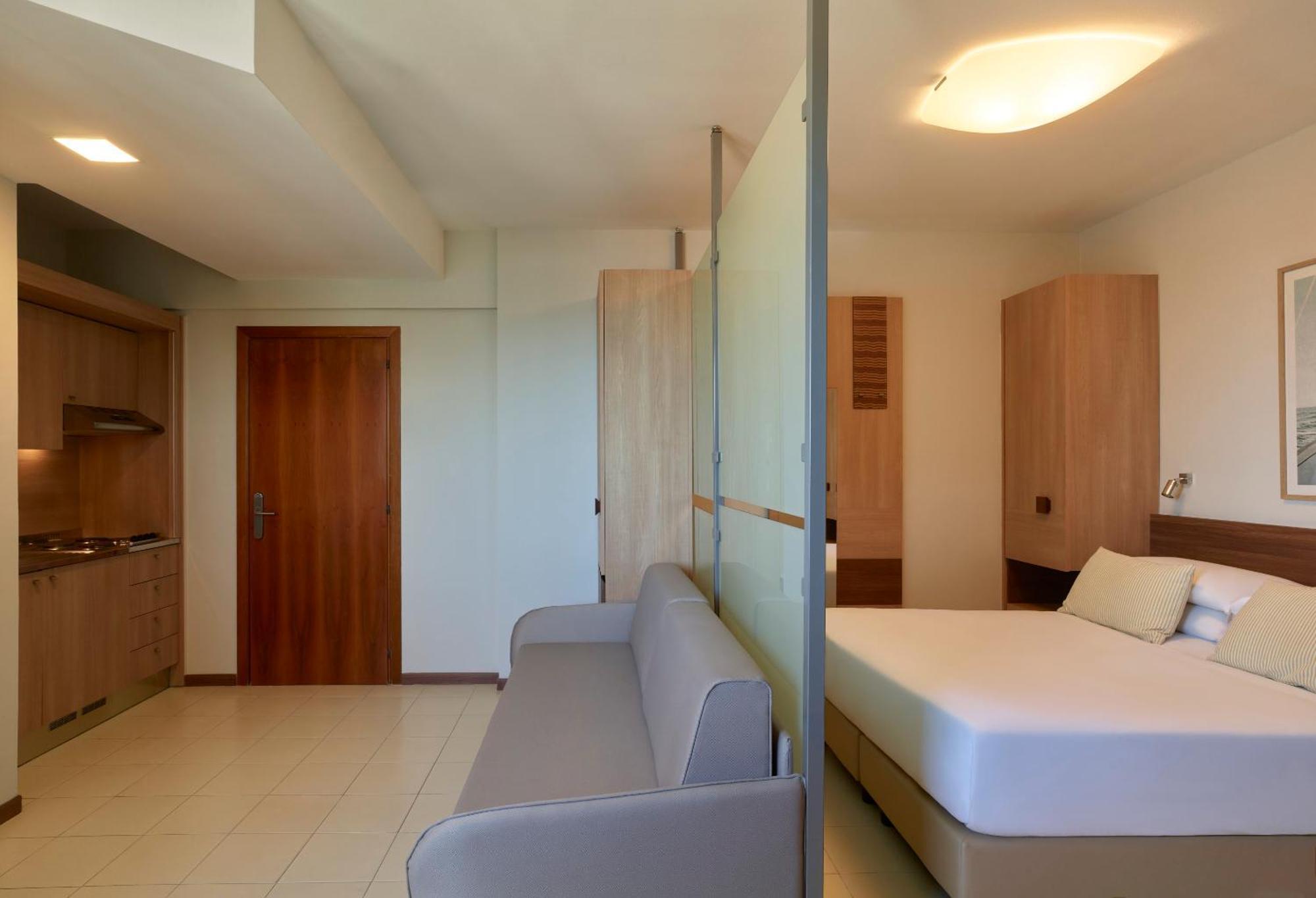 Serena Majestic Residence Montesilvano Marina Quarto foto